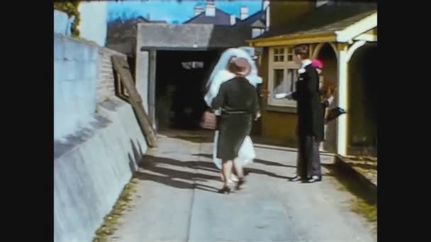 Großbritannien 1965, Hochzeitsszene zu Hause in den 60er Jahren 4 — Stockvideo