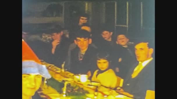 Wielka Brytania 1966, Family Christmas dinner in 60s 10 — Wideo stockowe