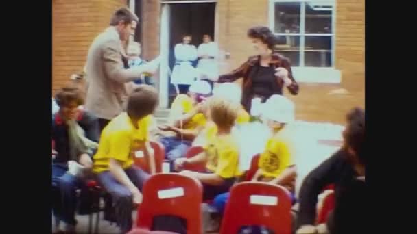 Verenigd Koninkrijk 1969, School bijeenkomst in Engeland in de jaren 60 7 — Stockvideo