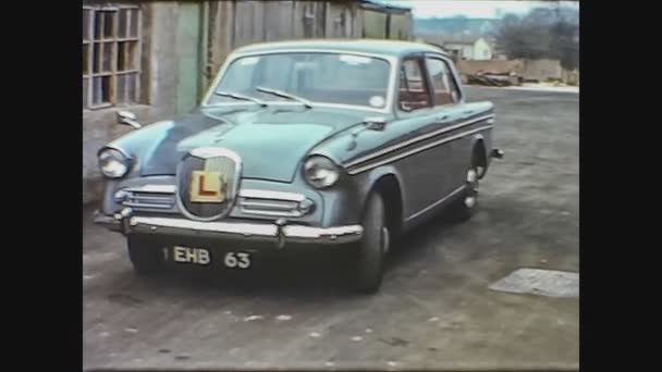 イギリス1969年型駐車場 — ストック動画