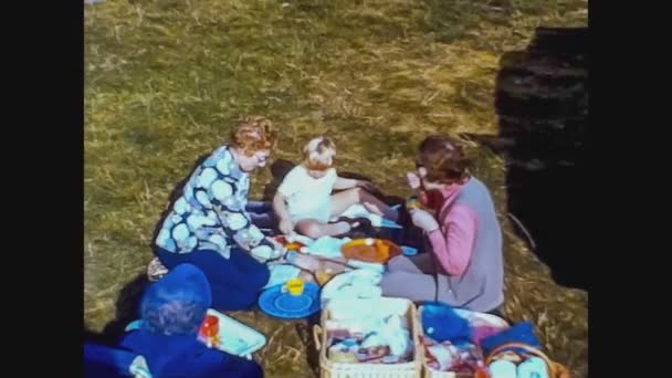 Regno Unito, picnic inglese al parco — Video Stock