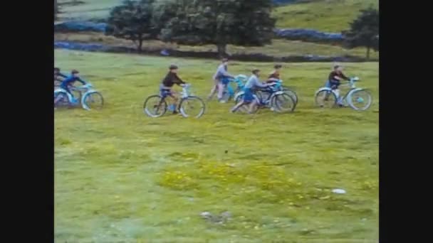 Velká Británie 1968, Školní tábor na venkově 6 — Stock video