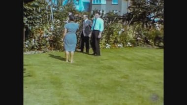 Londra 1965, Ev Bahçesi 3 'teki İnsanlar