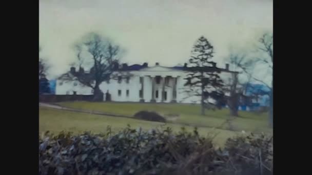 Reino Unido 1970, Casa histórica en el campo — Vídeo de stock