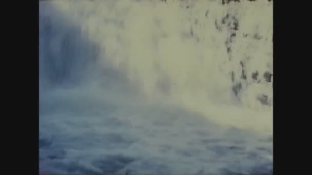 Reino Unido 1970, detalhe da cachoeira no Reino Unido — Vídeo de Stock
