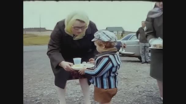 Regno Unito 1969, Mom give drink at child in a parking, Family lifestyle moment — Video Stock