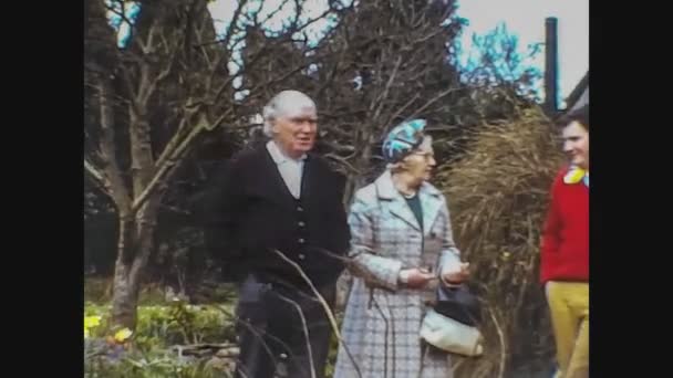 Royaume-Uni 1967, Portrait de famille à la campagne — Video