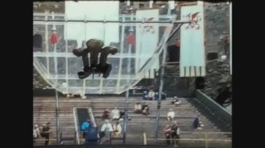 Birleşik Krallık 1966, İnsanlar 3 numaralı kır yolunda yürüyor