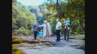 Birleşik Krallık 1967, bir dağ gezisi sırasında bir grup insan