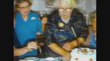 Londra, Birleşik Krallık 1960, Aile 4 'te öğle yemeği