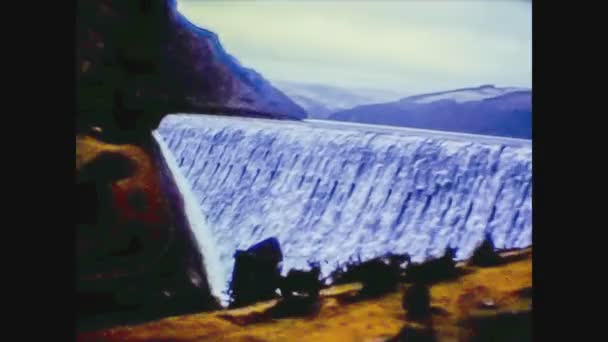 イギリス1975年山の滝 — ストック動画