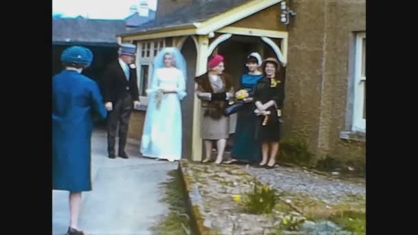 Wielka Brytania 1965, Home wedding scene in 60s 8 — Wideo stockowe