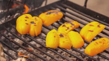 Barbekü 4 'te ızgara sebze.