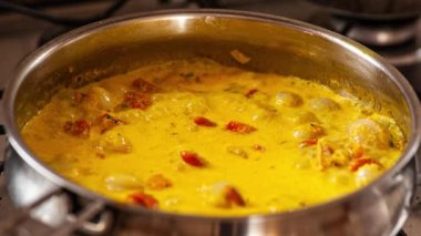 Sosu 2 derece kaynatın.