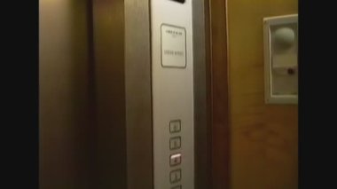 Hollanda 1989, Asansör İçi