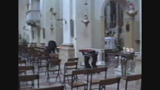Itálie 1989, interiér kostela Rovigo — Stock video