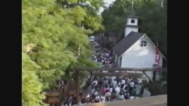 İtalya 1989, İtalya 'daki Gardaland Lunaparkı' ndaki İnsanlar 15. — Stok video