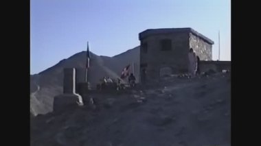 İtalya 1988, Dağın tepesinde Sığınak