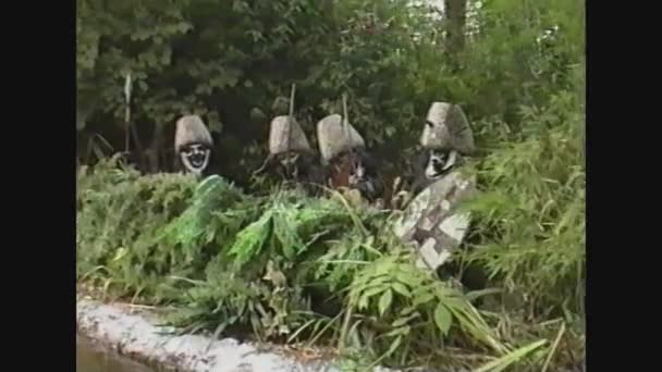 イタリア1989,イタリアのガーデランド遊園地内の人々 19 — ストック動画