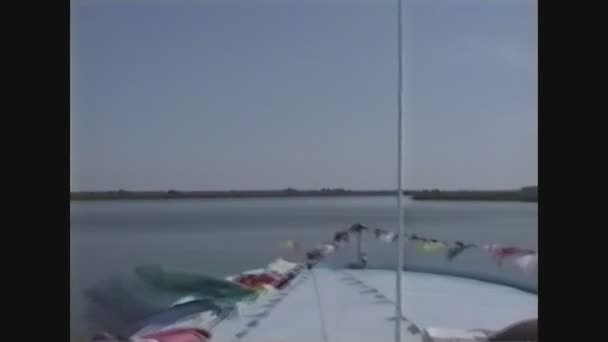 Ιταλία 1988, Πλοίο πλέει στον ποταμό po 3 — Αρχείο Βίντεο