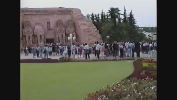 イタリア1989,イタリアのガーデランド遊園地内の人々 3 — ストック動画