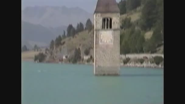 Italia 1988, campanario sumergido en el lago Resia en Italia 5 — Vídeo de stock