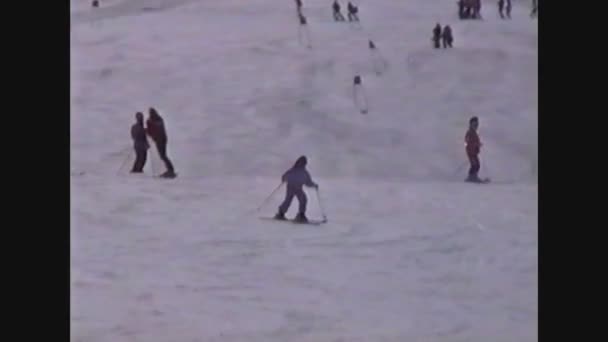 Włochy 1988, Narciarze na dolomitach 8 — Wideo stockowe