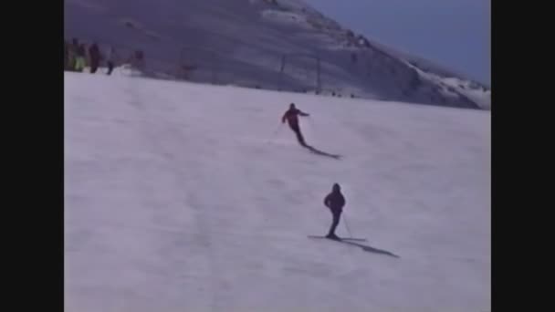 Italia 1988, Sciatori sulle dolomiti — Video Stock