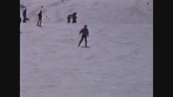 Włochy 1988, Narciarze na dolomitach 9 — Wideo stockowe