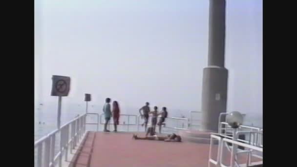 Italia 1988, Persone in vacanza a Lignano 2 — Video Stock