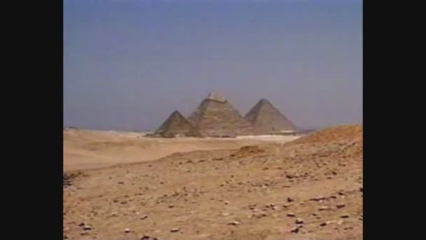 Egypt 1988, Pyramids of giza — Stock Video