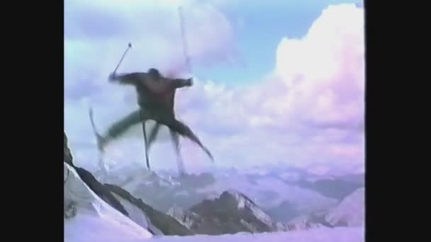Italia 1988, Dettaglio salto sciatori — Video Stock