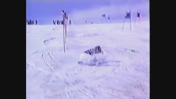 Italia 1988, Dettaglio sciatore in caduta 5 — Video Stock
