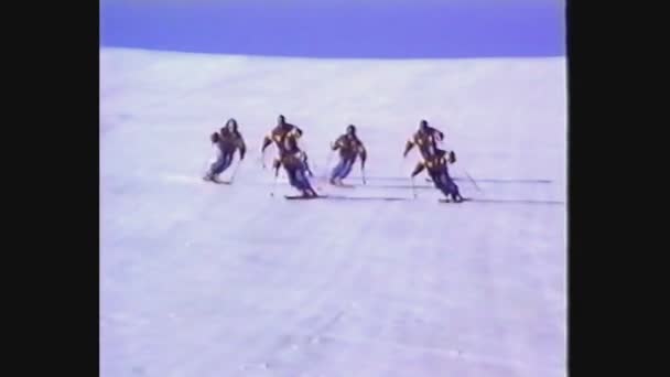 Italy 1988, Acrobatic skiers in snow 14 — Αρχείο Βίντεο