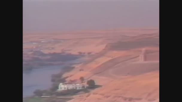 Egypt 1988, poušť v Egyptě panorama shora — Stock video