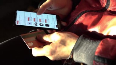 Akıllı telefon ve kredi kartı 2 ile online alım