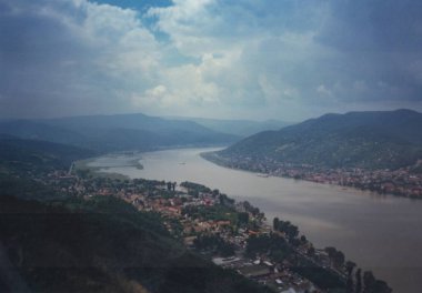 BUDAPEST, 10 EYLÜL 1979: Budapeşte 'deki Tuna Nehri' ne bakın