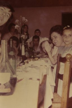 VILLANOVA DEL GHEBBO, İtalya Nisan 1968: 60 Aile Yemeği