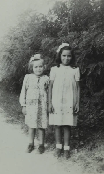 Villanova Del Ghebbo Itália Abril 1954 Meninas Uma Aldeia Pobre — Fotografia de Stock