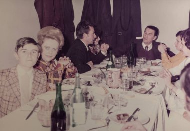VILLANOVA DEL GHEBBO, İtalya Nisan 1968: 60 Aile Yemeği
