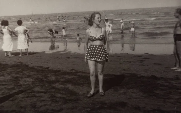 Milano Marittima Italy June 1954 Girl Seaside 50S — Stock Photo, Image