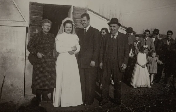 MANTOVA, İTALYA Ekim 1943: 40 'larda kötü düğün