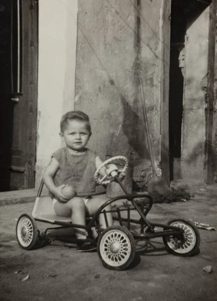 Villanova Del Ghebbo Włochy Czerwca 1957 Dziecko Samochodzie Pedałami Latach — Zdjęcie stockowe