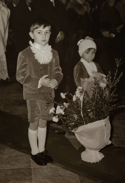 Villanova Del Ghebbo Włochy Kwiatek 1965 Portret Rodzeństwa Bogatej Rodziny — Zdjęcie stockowe