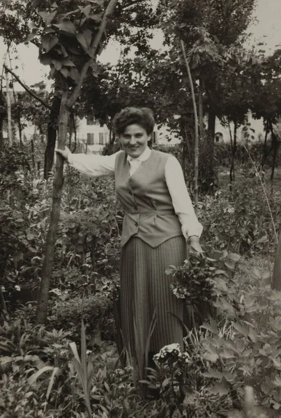 Villanova Del Ghebbo Itália Junho 1964 Mulher Campo Década — Fotografia de Stock