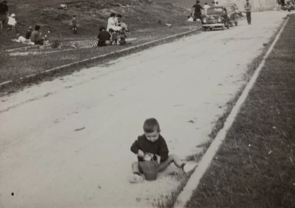 Villanova Del Ghebbo Olaszország 1967 Május Gyermekjáték Kertben Években — Stock Fotó