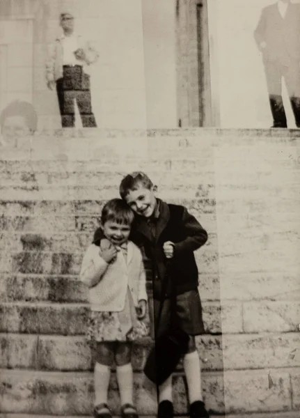 Milão Itália Outubro 1951 Retrato Irmãos Década — Fotografia de Stock