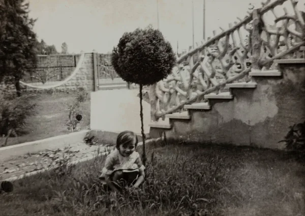 Villanova Del Ghebbo Italia Maggio 1967 Gioco Dei Bambini Giardino — Foto Stock