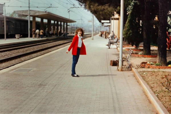 Сало Италия Март 1979 Года Девочка Железнодорожной Станции Годах — стоковое фото