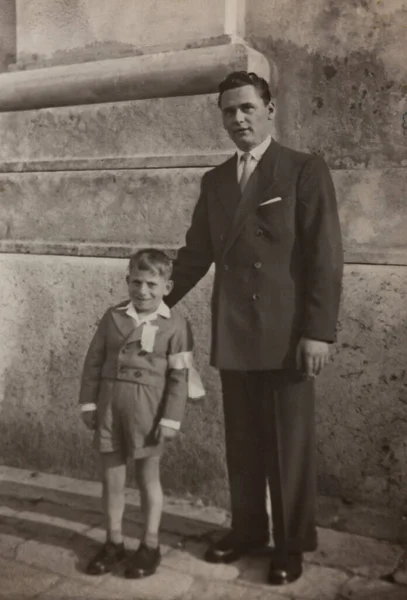 Milão Itália Outubro 1951 Pai Filho Nos Anos — Fotografia de Stock